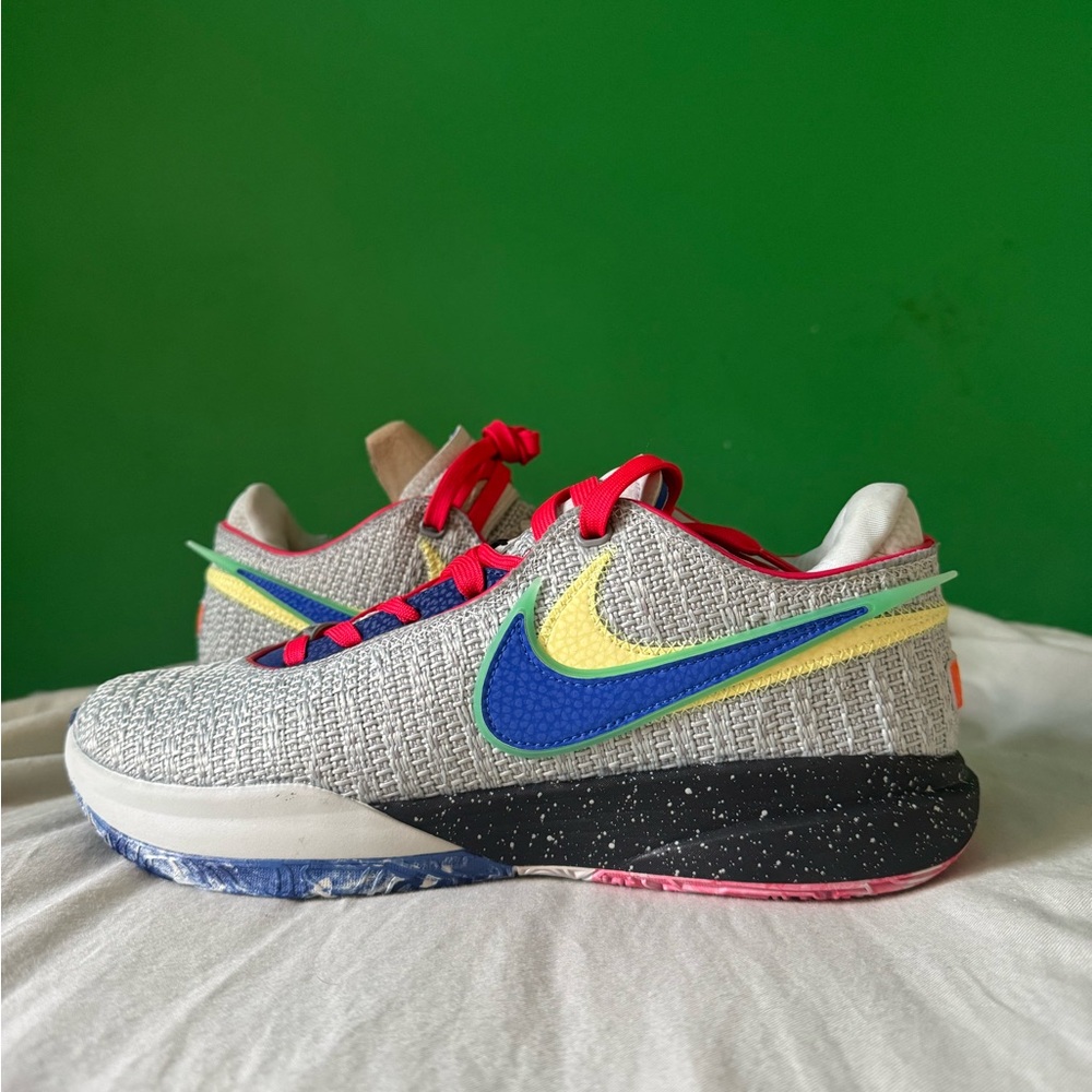 Nike LeBron 20 Nike lifer size 10